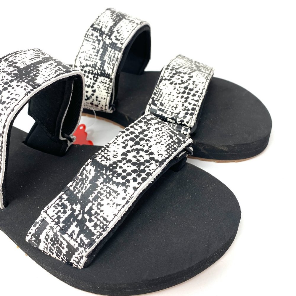 💖MEGA SALE💖VANS Cayucas Slide Snake White Black Sandals Women's VN0A3MW228Z - Picture 3 of 8